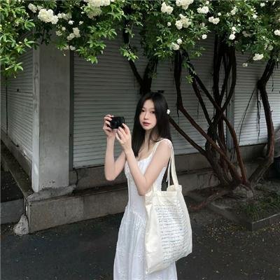 一杯咖啡与新穿的鞋子